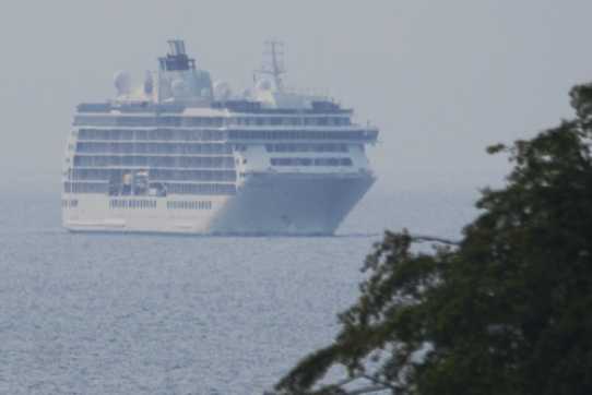 17 June 2023 - 07:22:36
The World residential cruise ship arrives heads for Dartmouth anchorage after an overnight meandering cruise from Fowey.
----------------------
The World residential cruise ship arrives Dartmouth